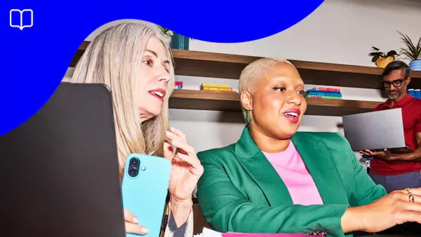 Dwie kobiety pracujące razem