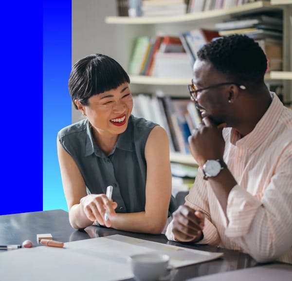 2 people at desk talking about global mobility